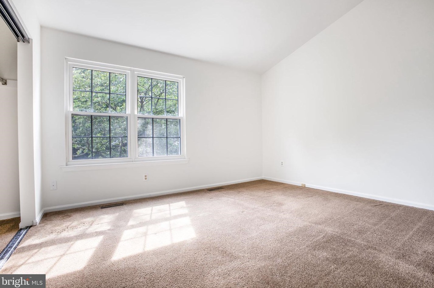 9639 Stirling Bridge Dr, Columbia MD 21046-1938 exterior