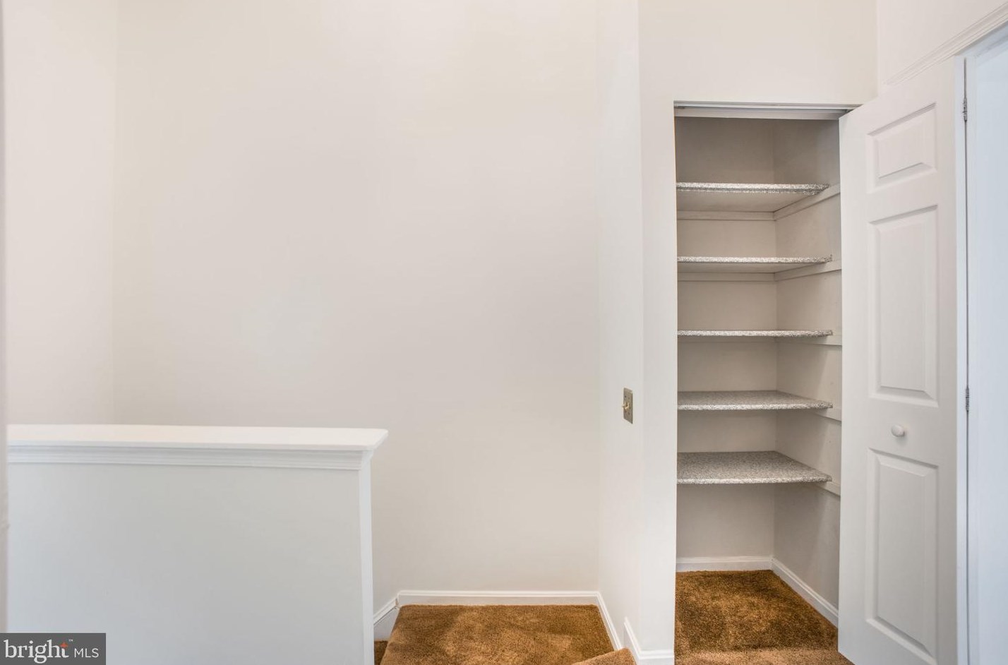 9639 Stirling Bridge Dr, Columbia MD 21046-1938 exterior