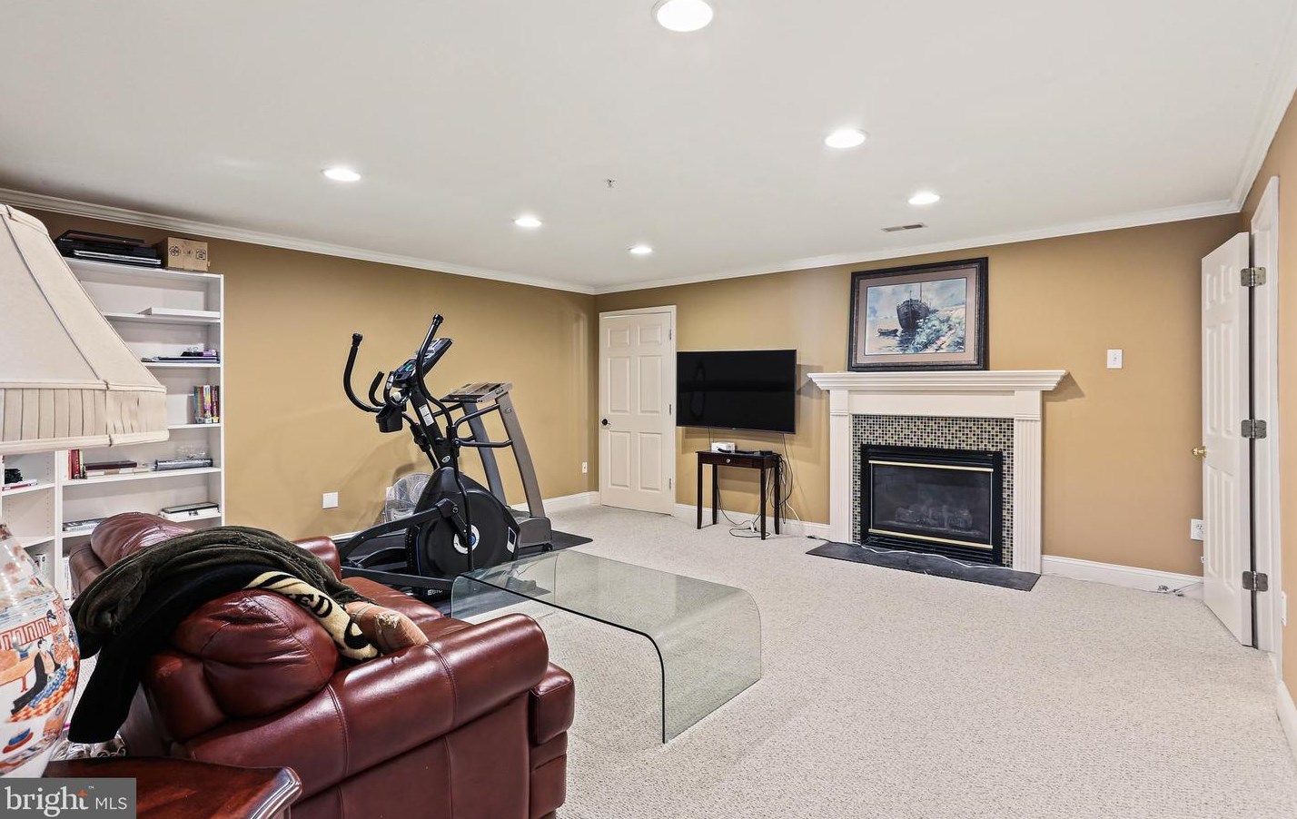 8825 Stonehouse Dr, Ellicott, MD 21043