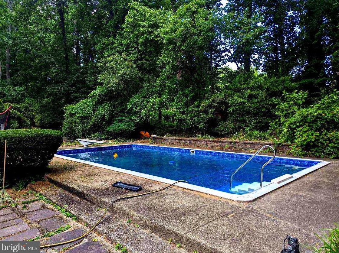 8553 Pineway Dr, Laurel, MD 20723