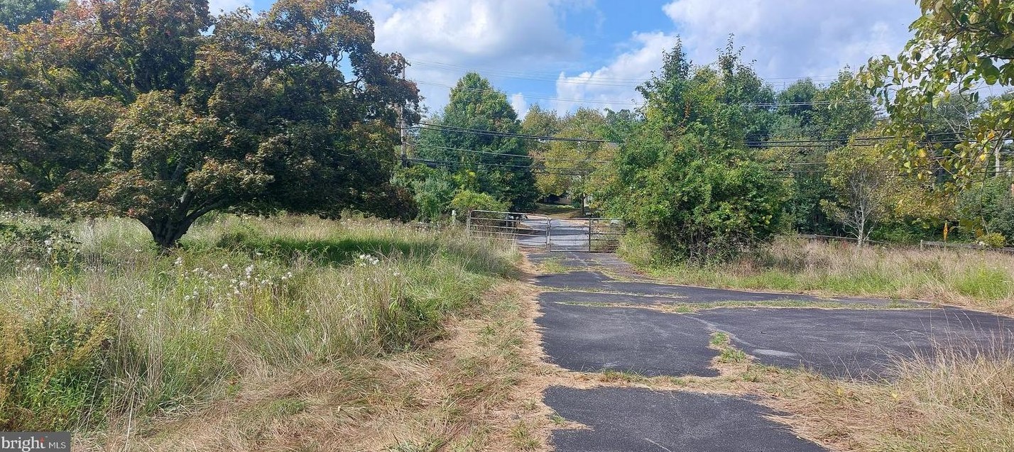 8507 Old Frederick Rd, Ellicott MD 21043-1925 exterior