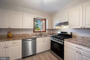 6725 Pine Dr, Columbia, MD 21046 - Photo 12