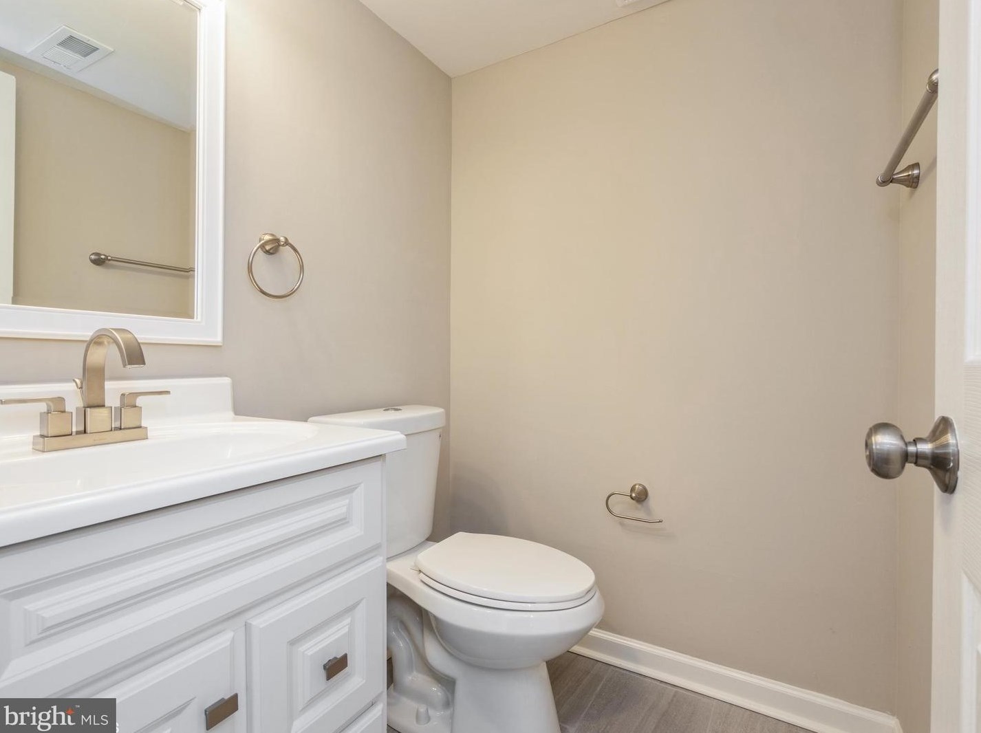 8103 Wooded Glen Ct, Ellicott MD 21043-6941 exterior