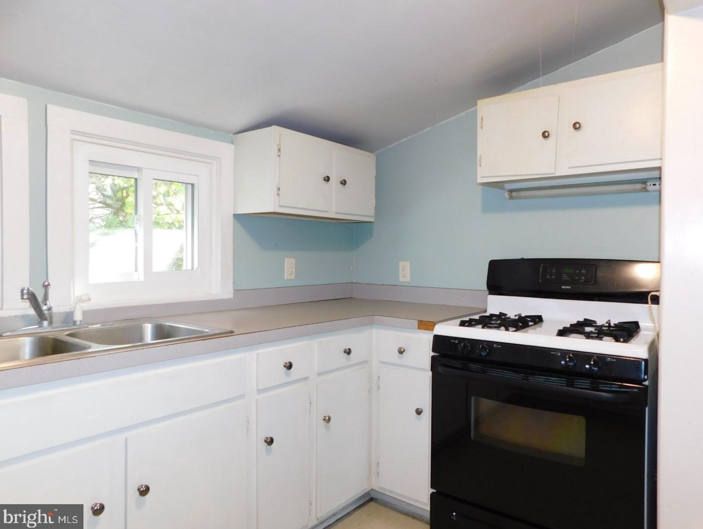 6121 Tolchester Rd, Rock Hall, MD 21661-1304