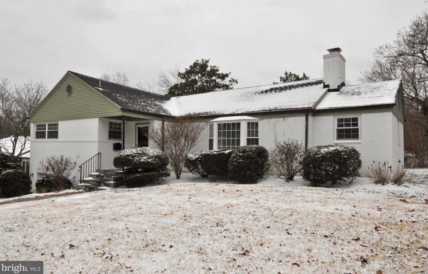 5806 Osceola Rd, Bethesda MD  20816-2033 exterior