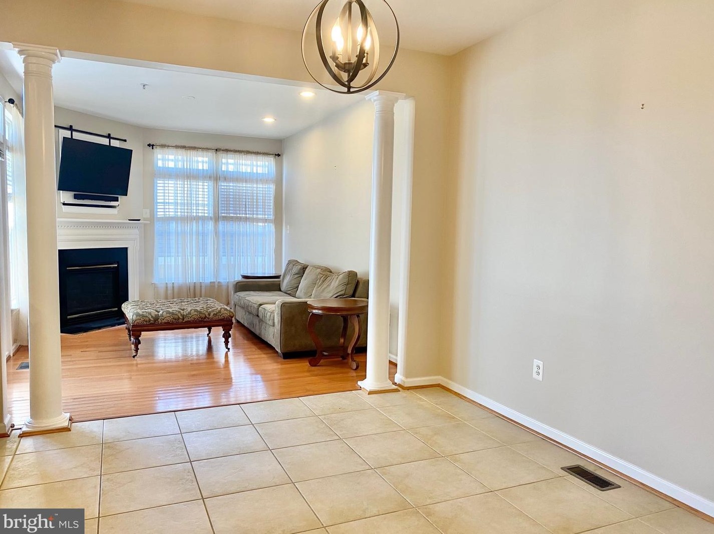 1111 Main St, Gaithersburg MD  20878-5582 exterior