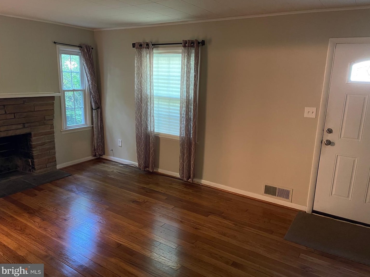 10402 Drumm Ave, Kensington, MD 20895