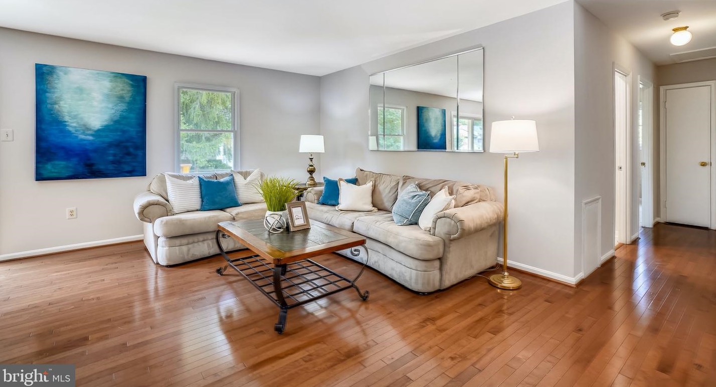 8536 Calypso Ln, Gaithersburg, MD 20879-1518