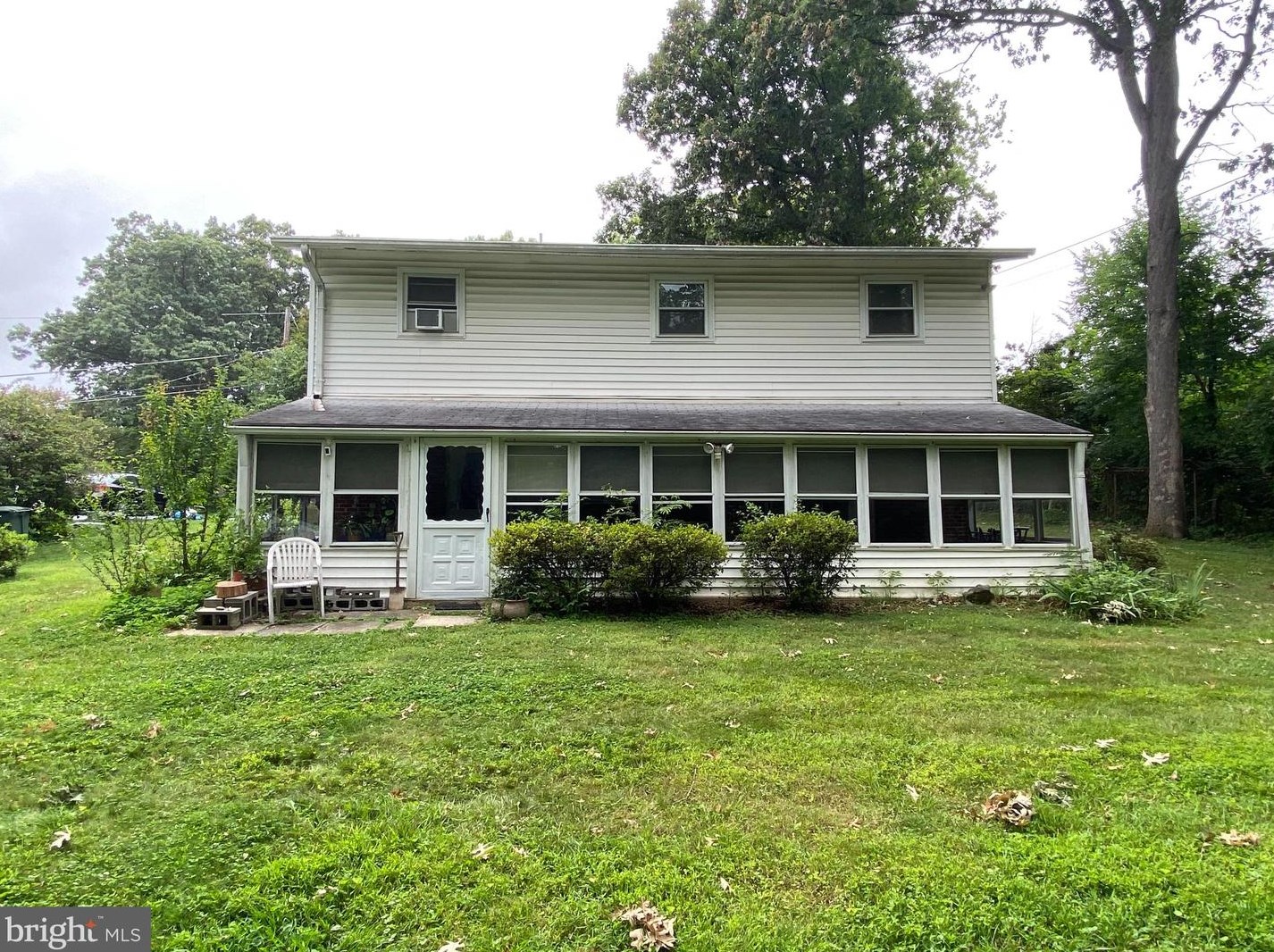 219 Oakton Rd, Gaithersburg, MD 20877-2051