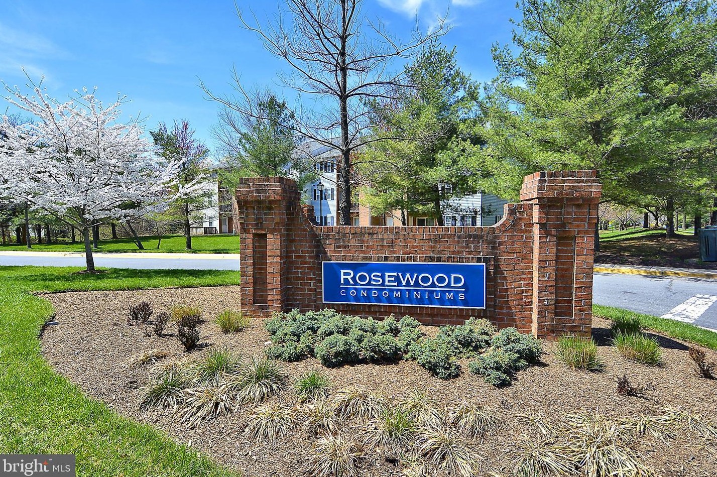 18316 Streamside Dr, Gaithersburg MD  20879-5221 exterior