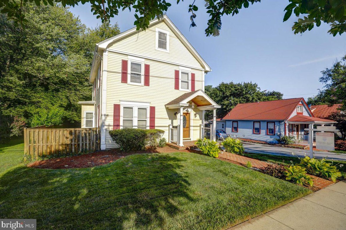 204 Russell Ave, Gaithersburg, MD 20877-2804