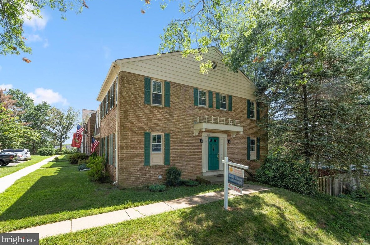 9138 Bobwhite Cir, Gaithersburg, MD 20879-1732