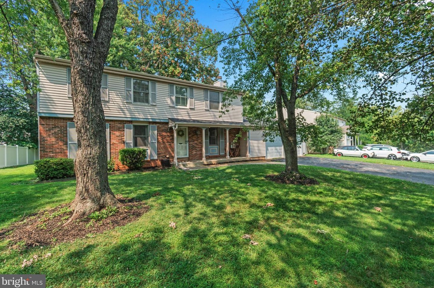8117 Brucar Ct, Gaithersburg, MD 20877-1153