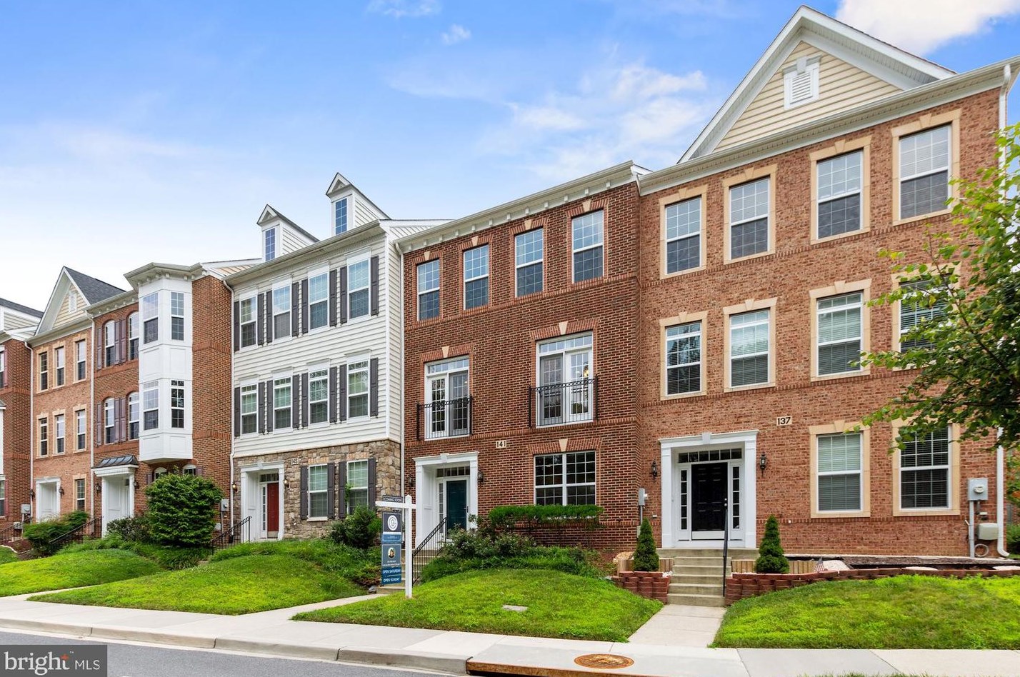 141 Autumn View Dr, Gaithersburg, MD 20878-7818