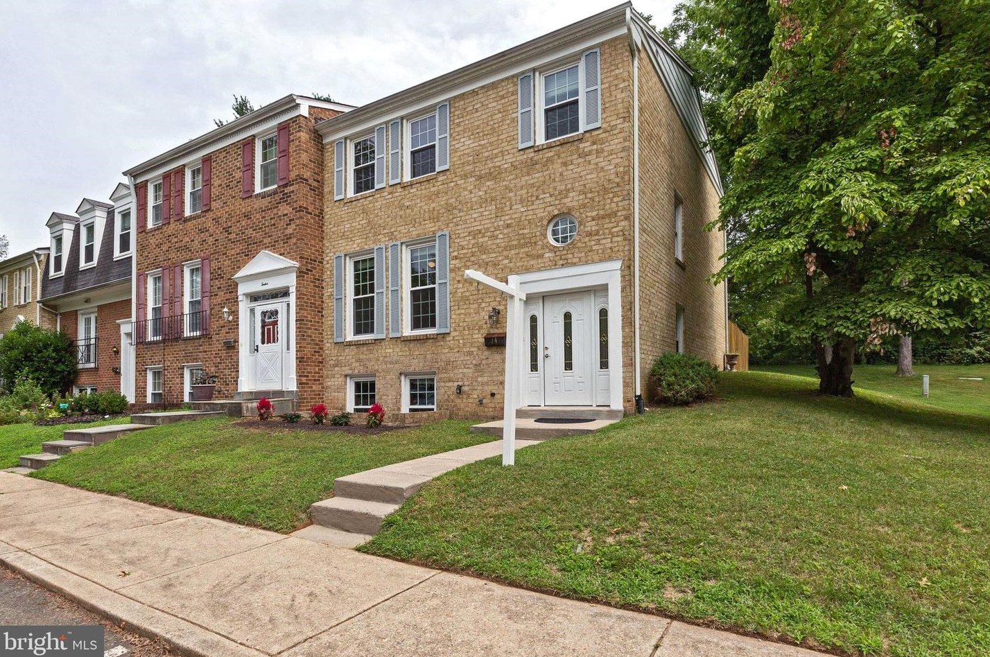 14 Oak Shade Rd, Gaithersburg, MD 20878-1046