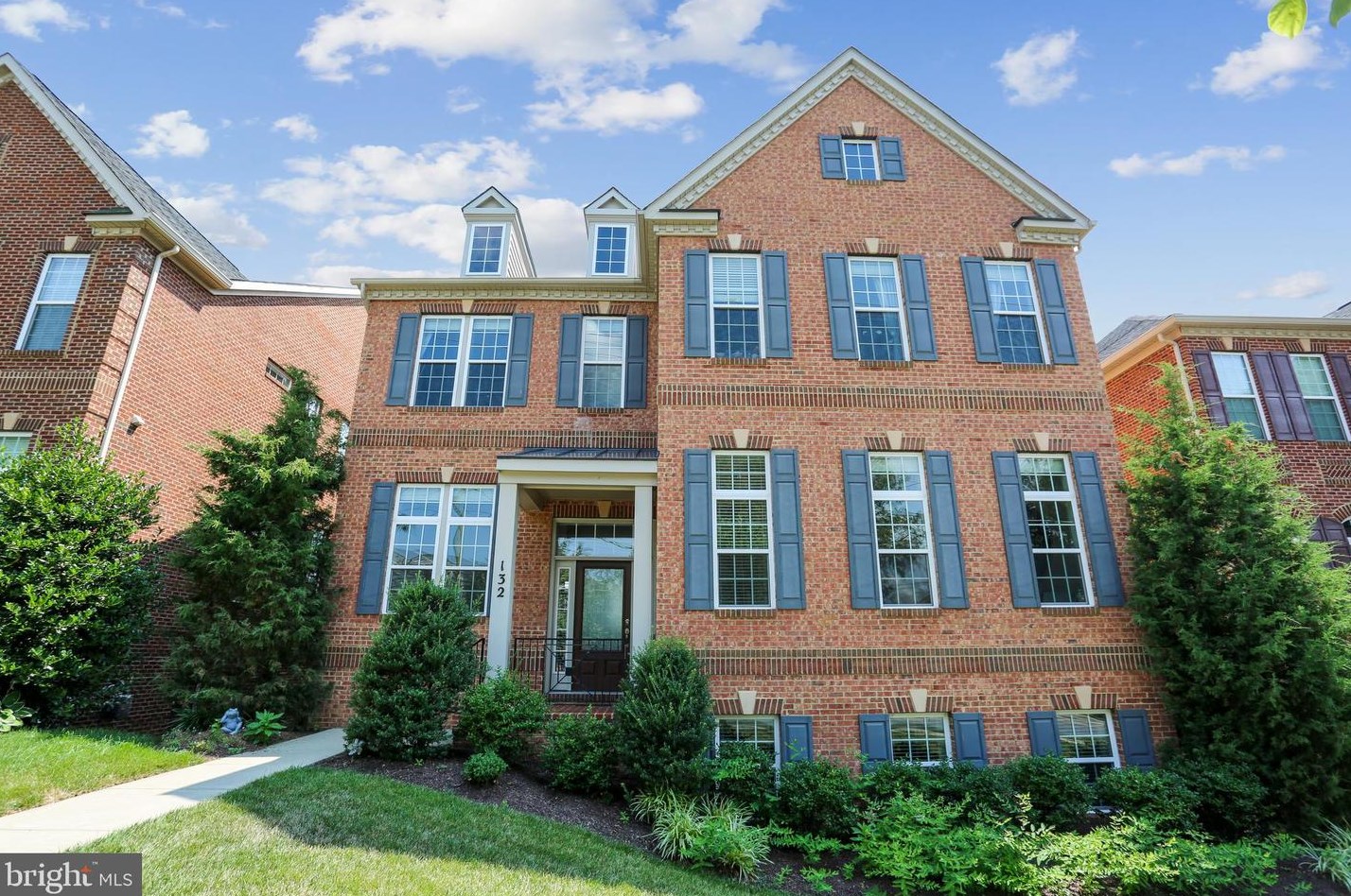 132 Crown Farm Dr, Gaithersburg, MD 20878-4503