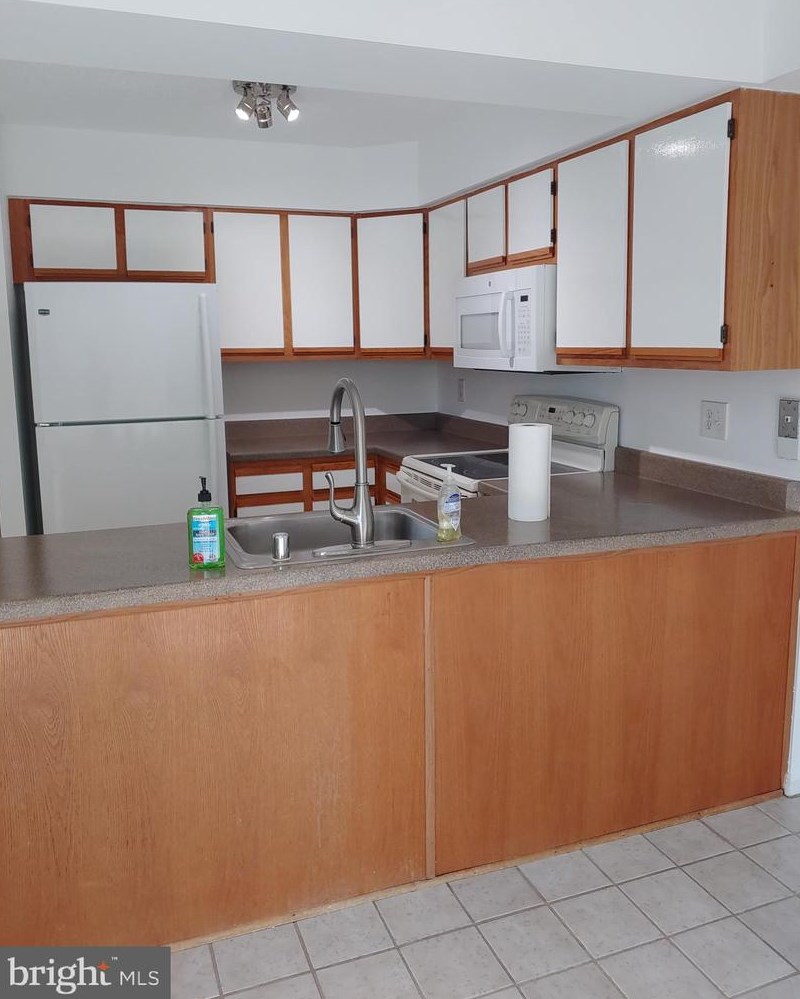 18259 Leman Lake Dr, Olney, MD 20832-3014