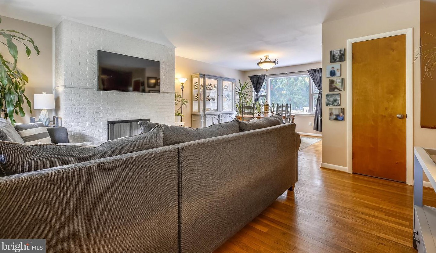 3520 Cherry Valley Dr, Olney, MD 20832-2402