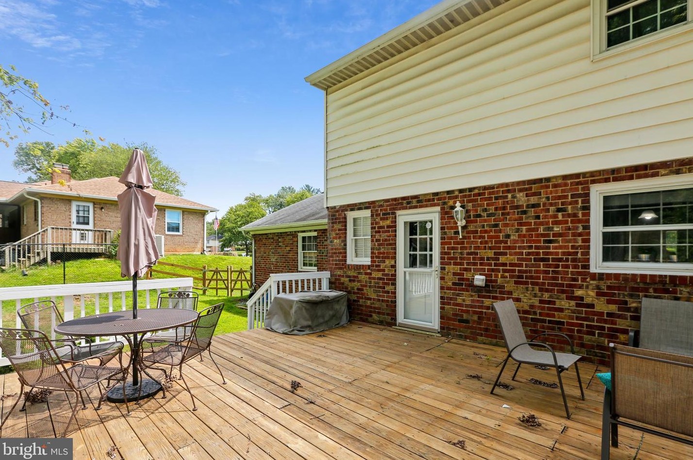 17533 Queen Elizabeth Dr, Olney MD  20832-2131 exterior