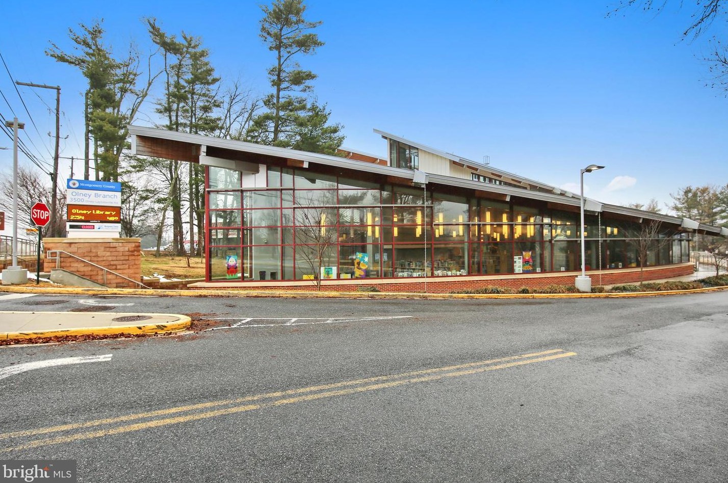 17533 Queen Elizabeth Dr, Olney MD  20832-2131 exterior