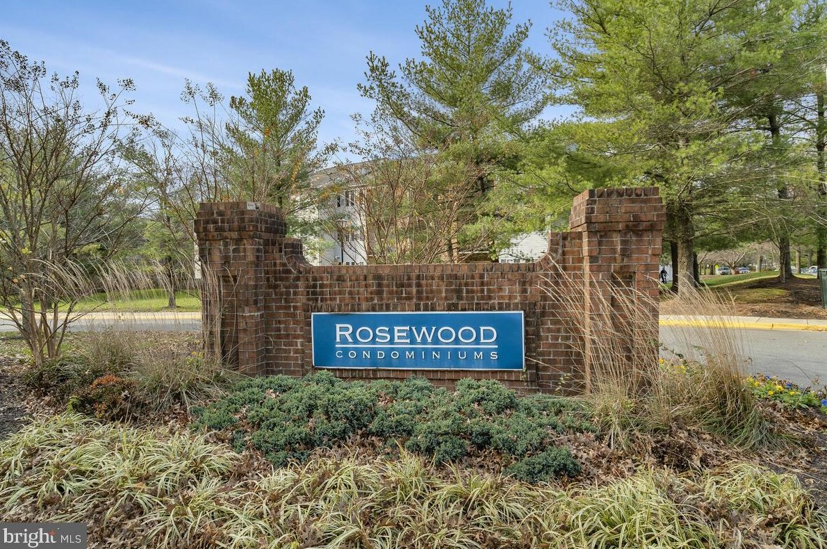 18334 Streamside Dr, Gaithersburg MD  20879-5233 exterior