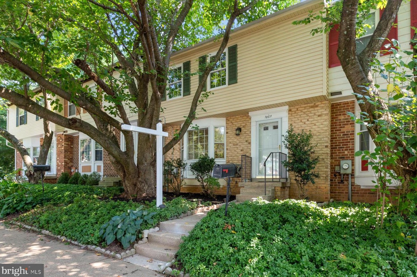 18611 Chickadee Ln, Gaithersburg, MD 20879-1730