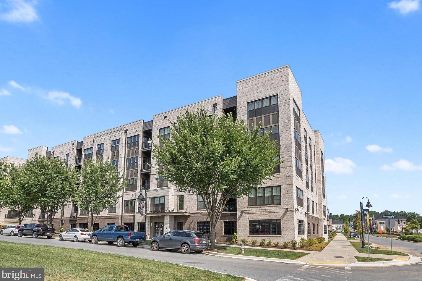250 Decoverly Dr, Gaithersburg MD  20878 exterior