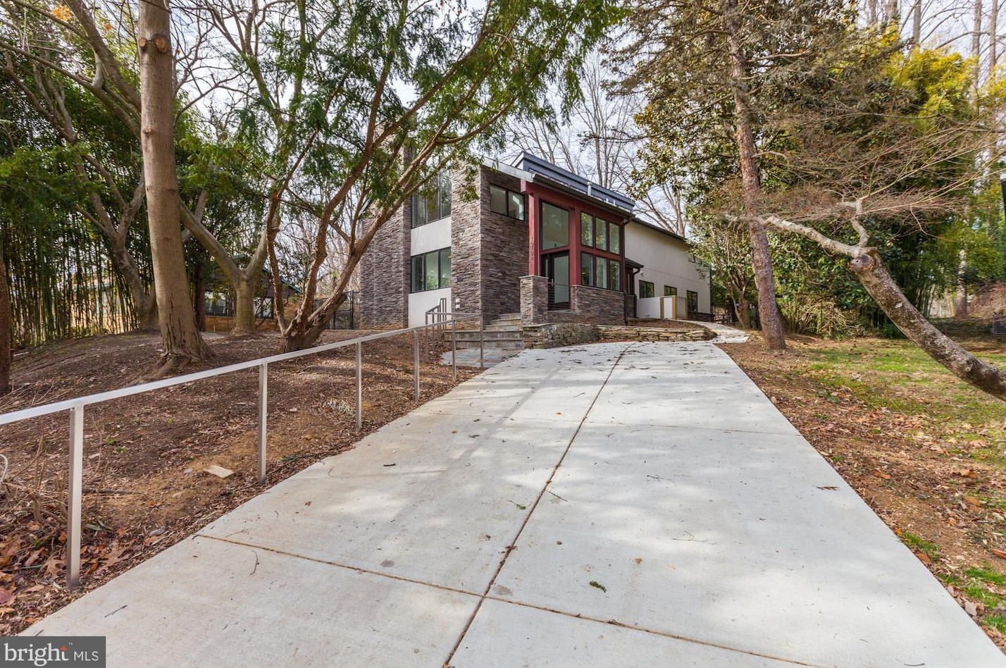 10706 Weymouth St, Garrett Park, MD 20896