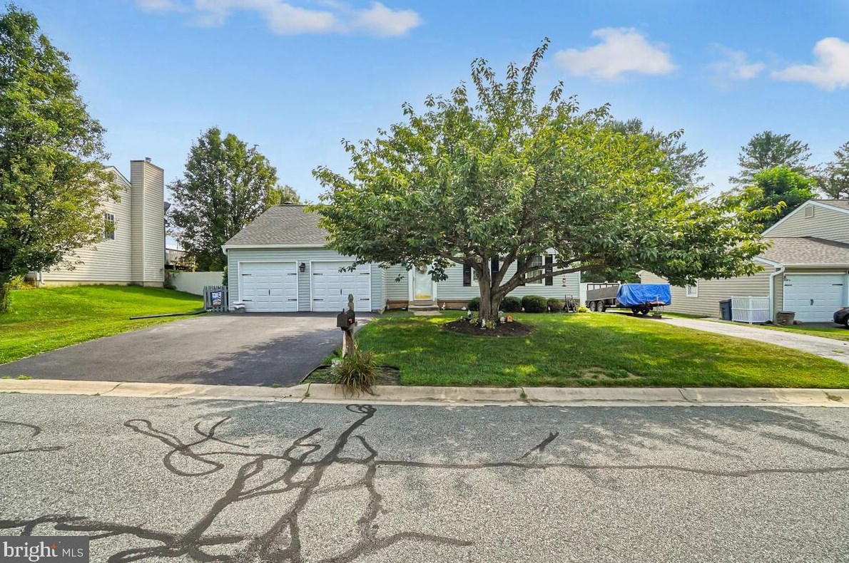 19545 Ridge Heights Dr, Gaithersburg, MD 20879-1657