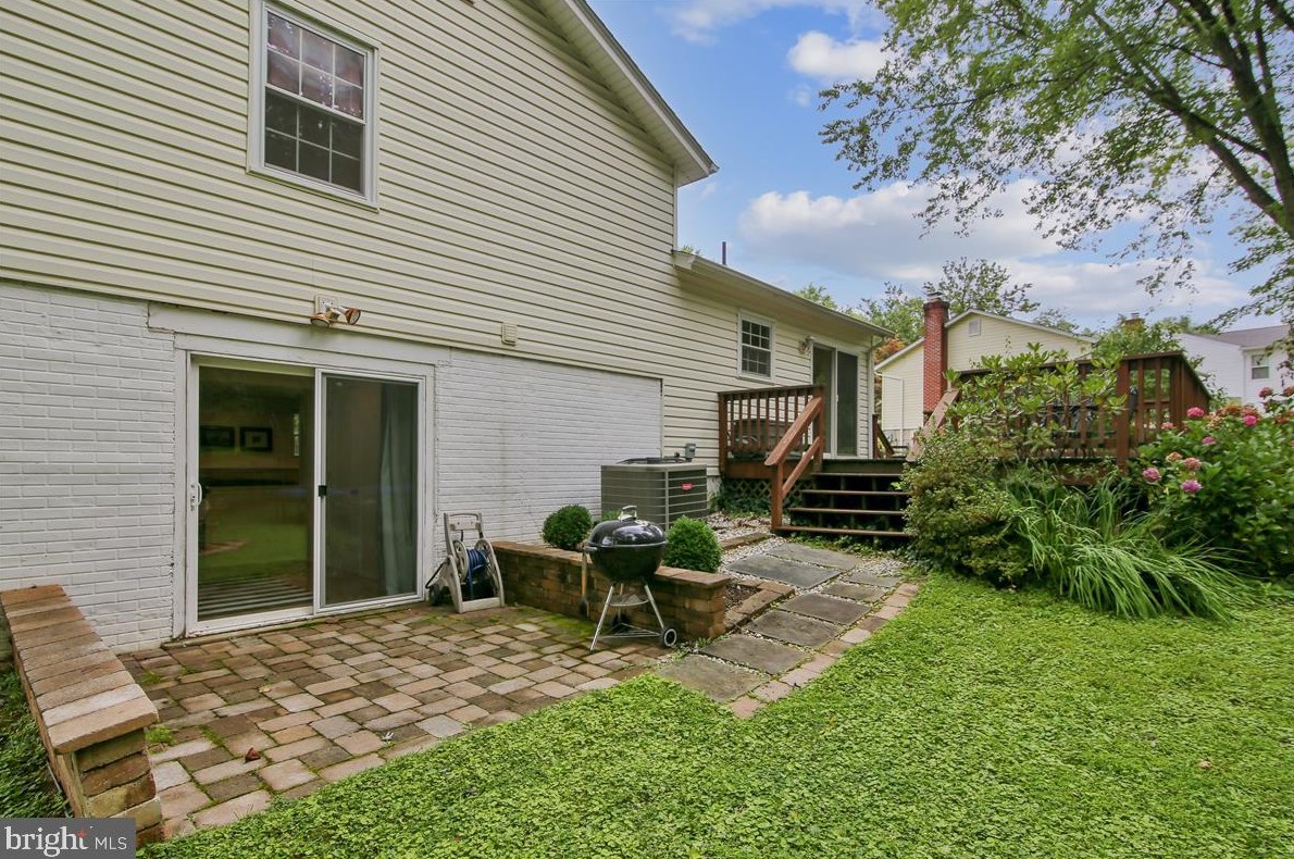 24001 Bush Hill Rd, Gaithersburg, MD 20882-3903