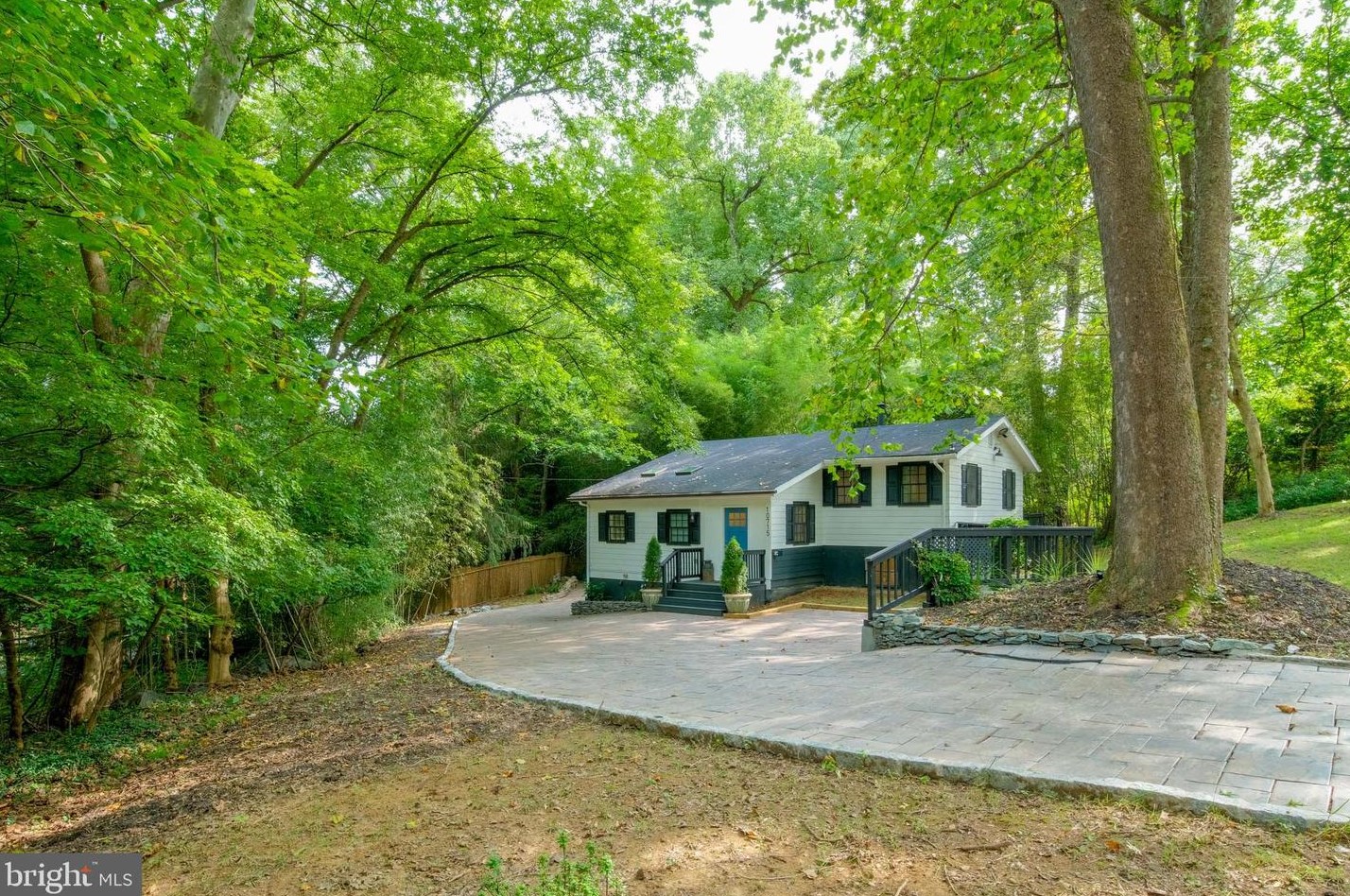 10715 Weymouth St, Garrett Park, MD 20896