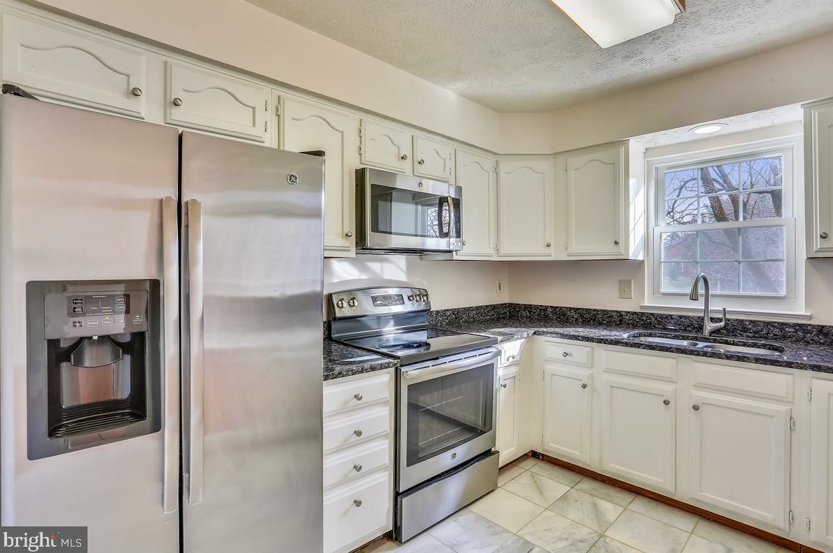 25 Bayshore Ct, Gaithersburg, MD 20878