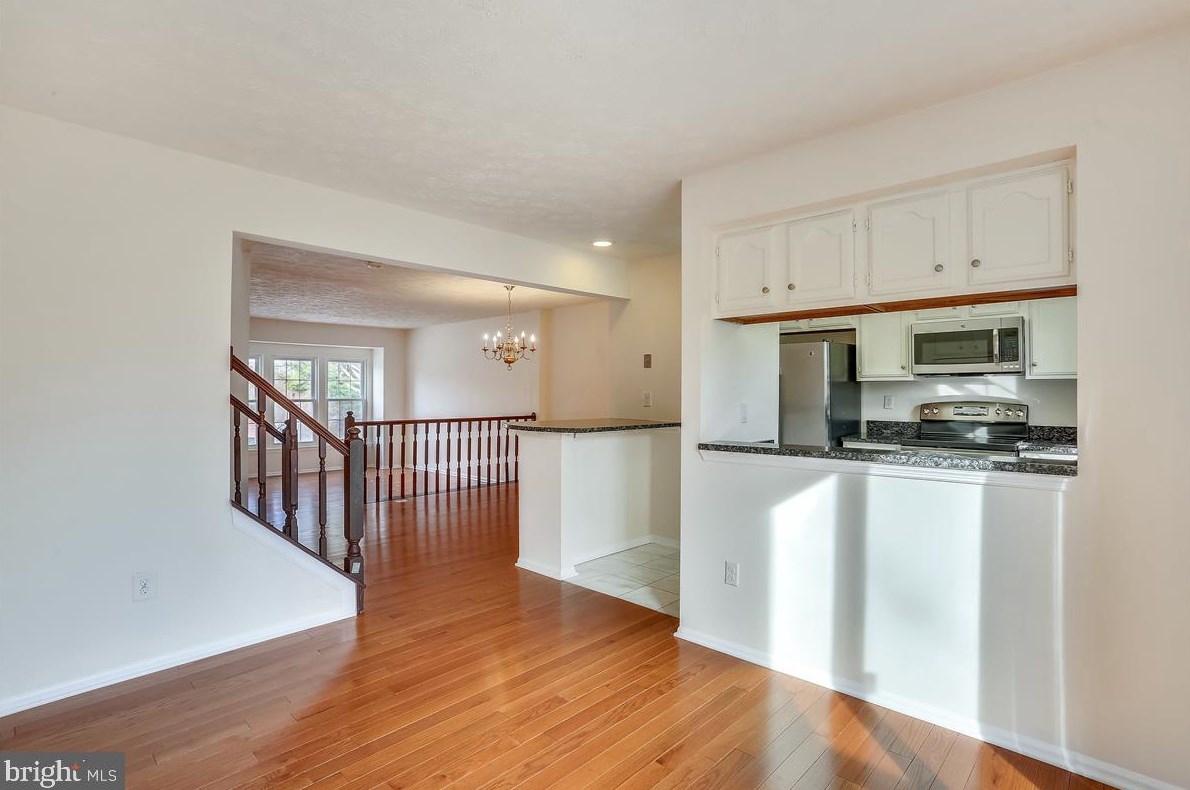 25 Bayshore Ct, Gaithersburg MD  20878-1979 exterior
