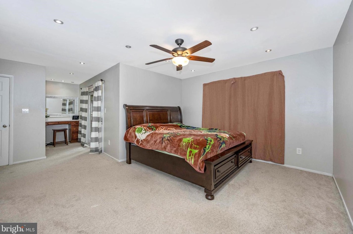 9846 Dairyton Ct, Gaithersburg MD 20886-1102 exterior