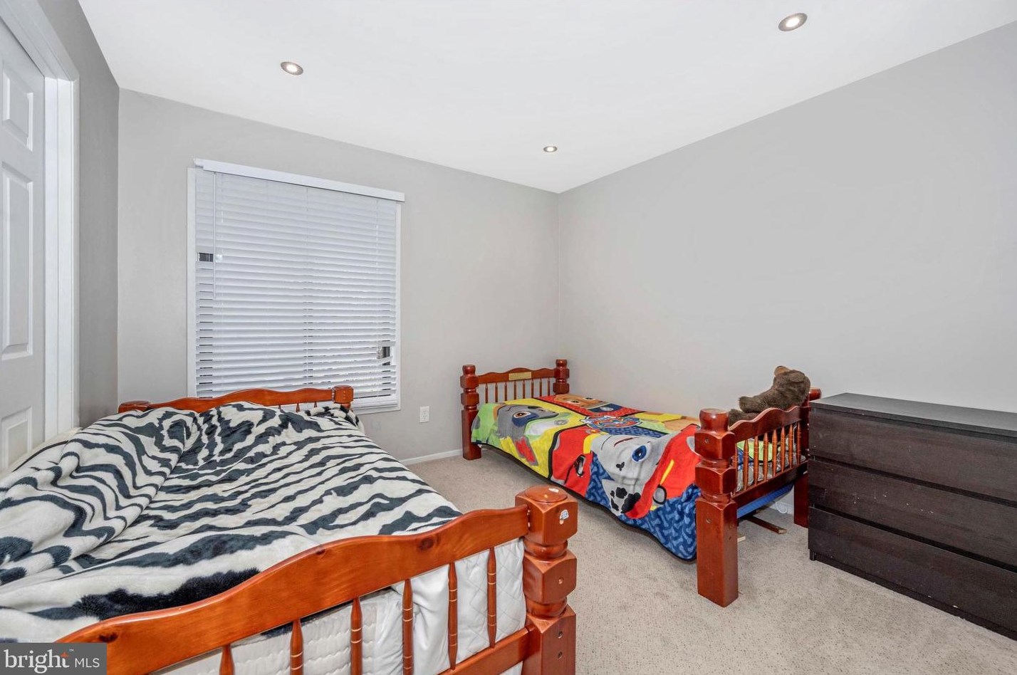 9846 Dairyton Ct, Gaithersburg MD 20886-1102 exterior