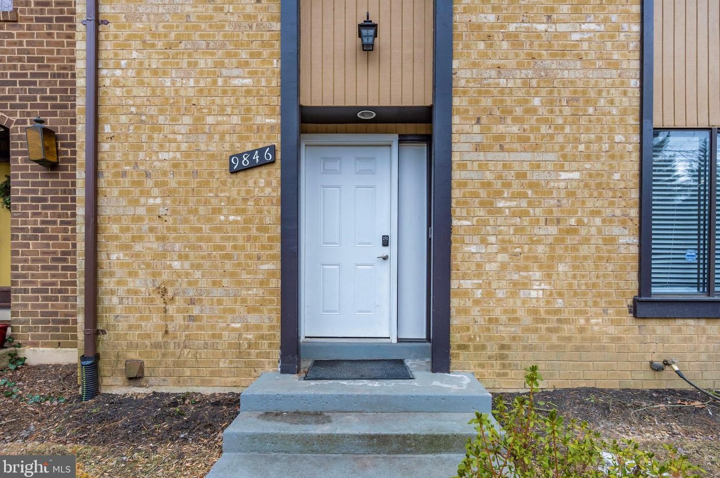 9846 Dairyton Ct, Gaithersburg, MD 20886-1102