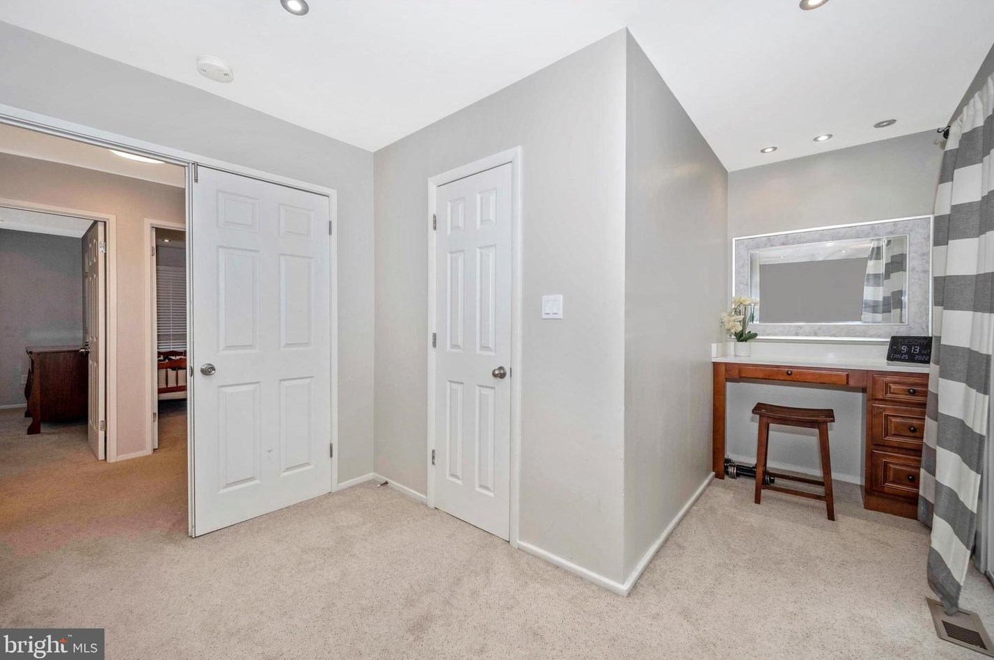 9846 Dairyton Ct, Gaithersburg MD 20886-1102 exterior