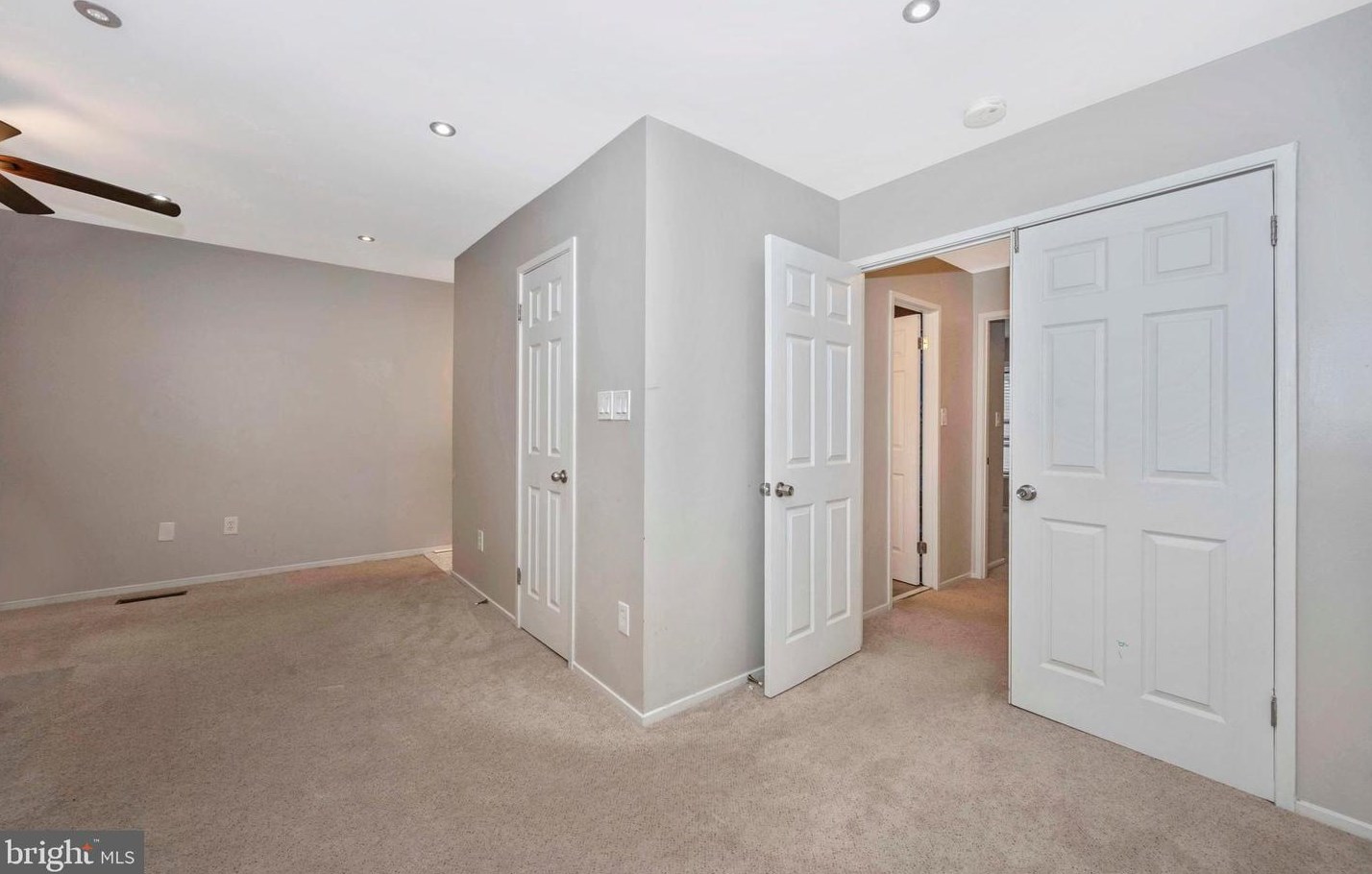 9846 Dairyton Ct, Gaithersburg MD 20886-1102 exterior