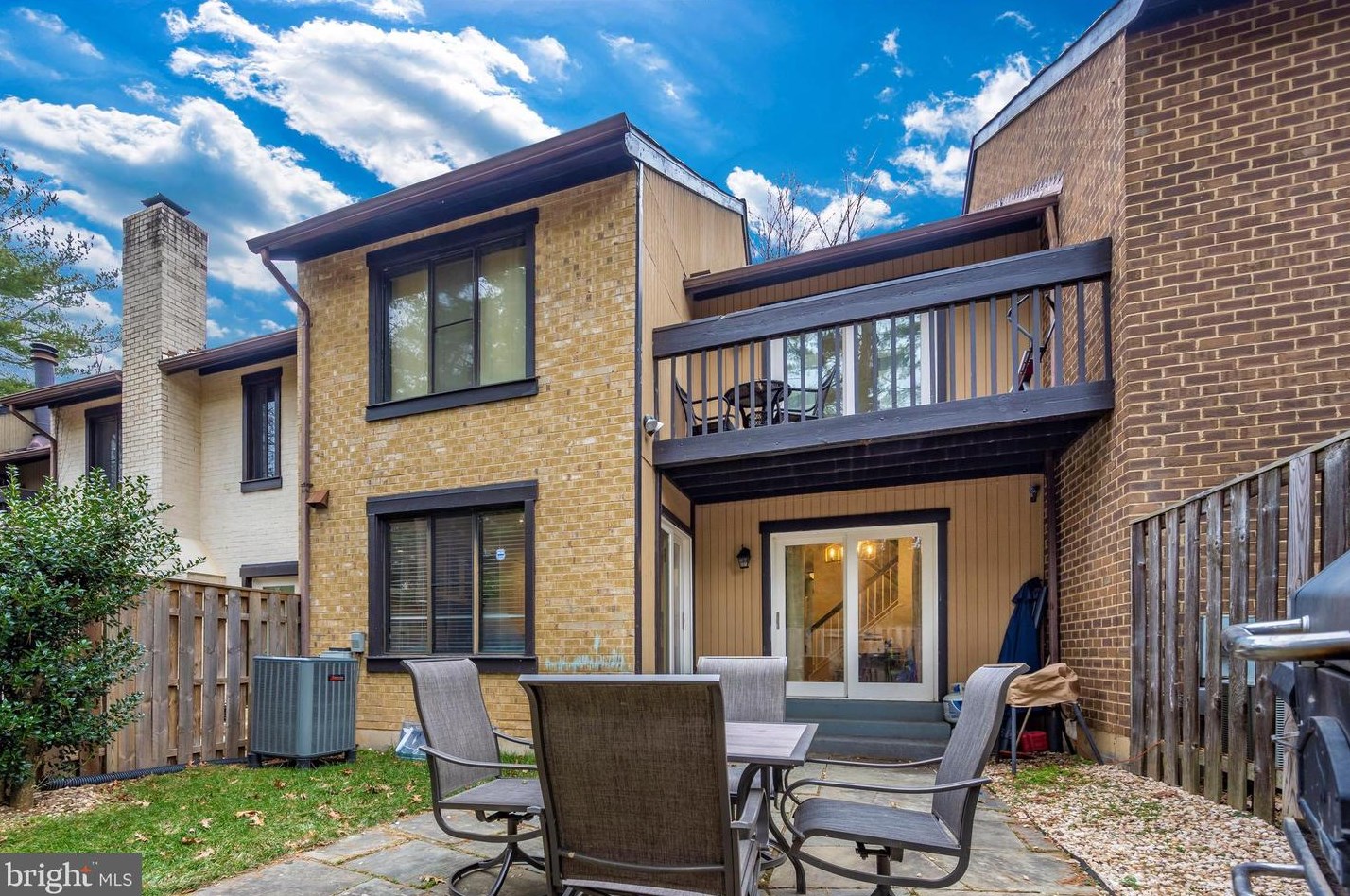 9846 Dairyton Ct, Gaithersburg MD 20886-1102 exterior