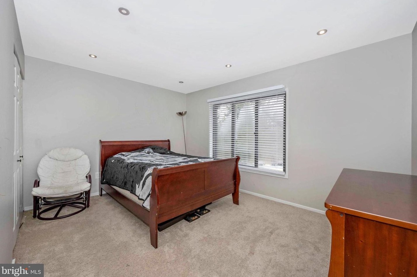 9846 Dairyton Ct, Gaithersburg MD 20886-1102 exterior