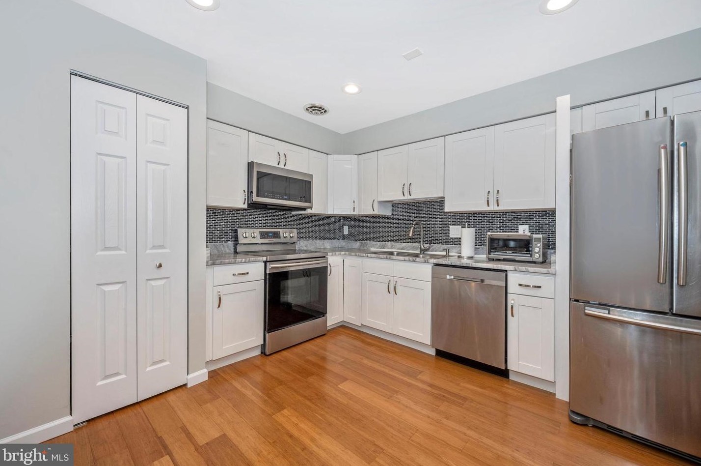 9846 Dairyton Ct, Gaithersburg MD 20886-1102 exterior