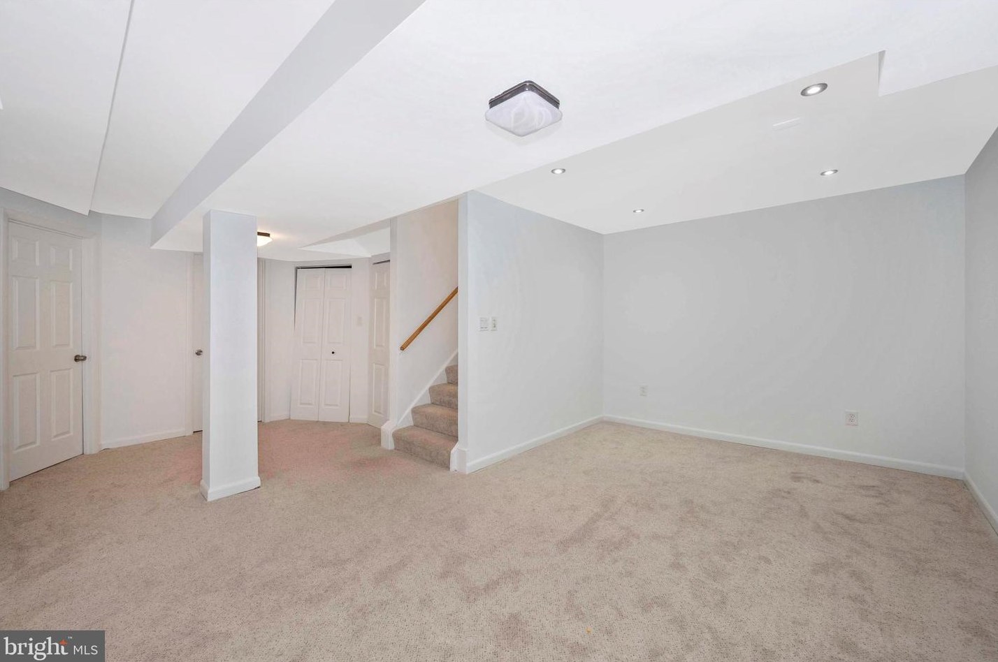 9846 Dairyton Ct, Gaithersburg MD 20886-1102 exterior