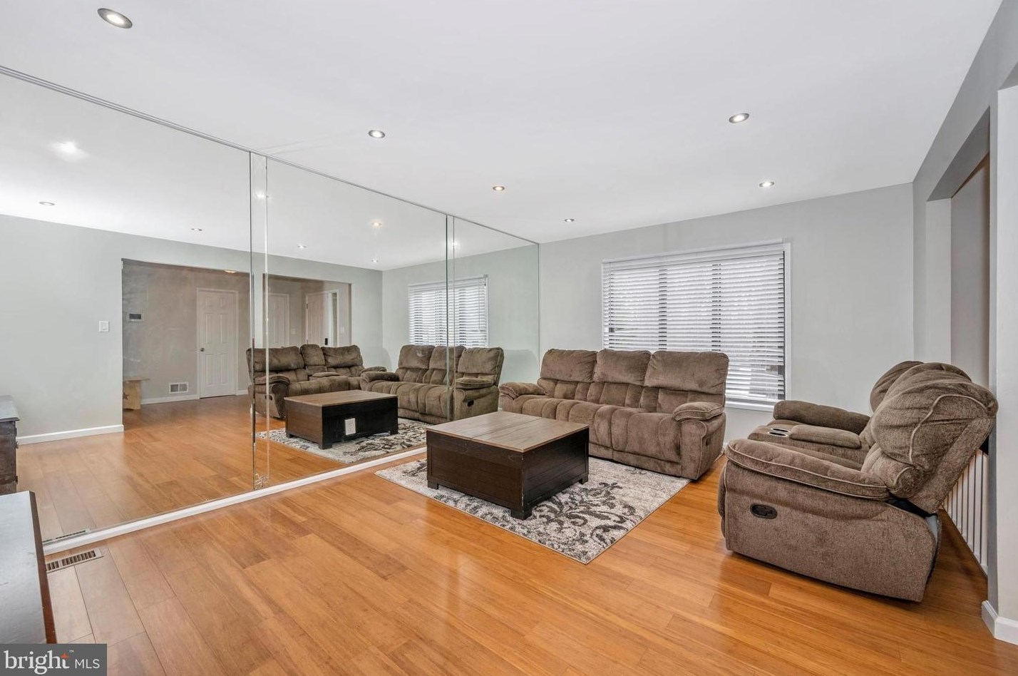 9846 Dairyton Ct, Gaithersburg MD 20886-1102 exterior