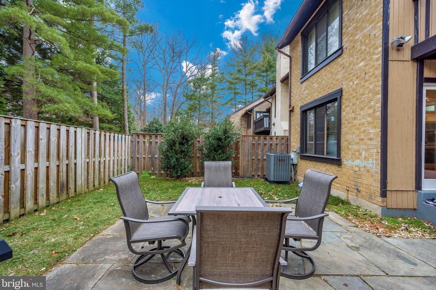 9846 Dairyton Ct, Gaithersburg MD 20886-1102 exterior