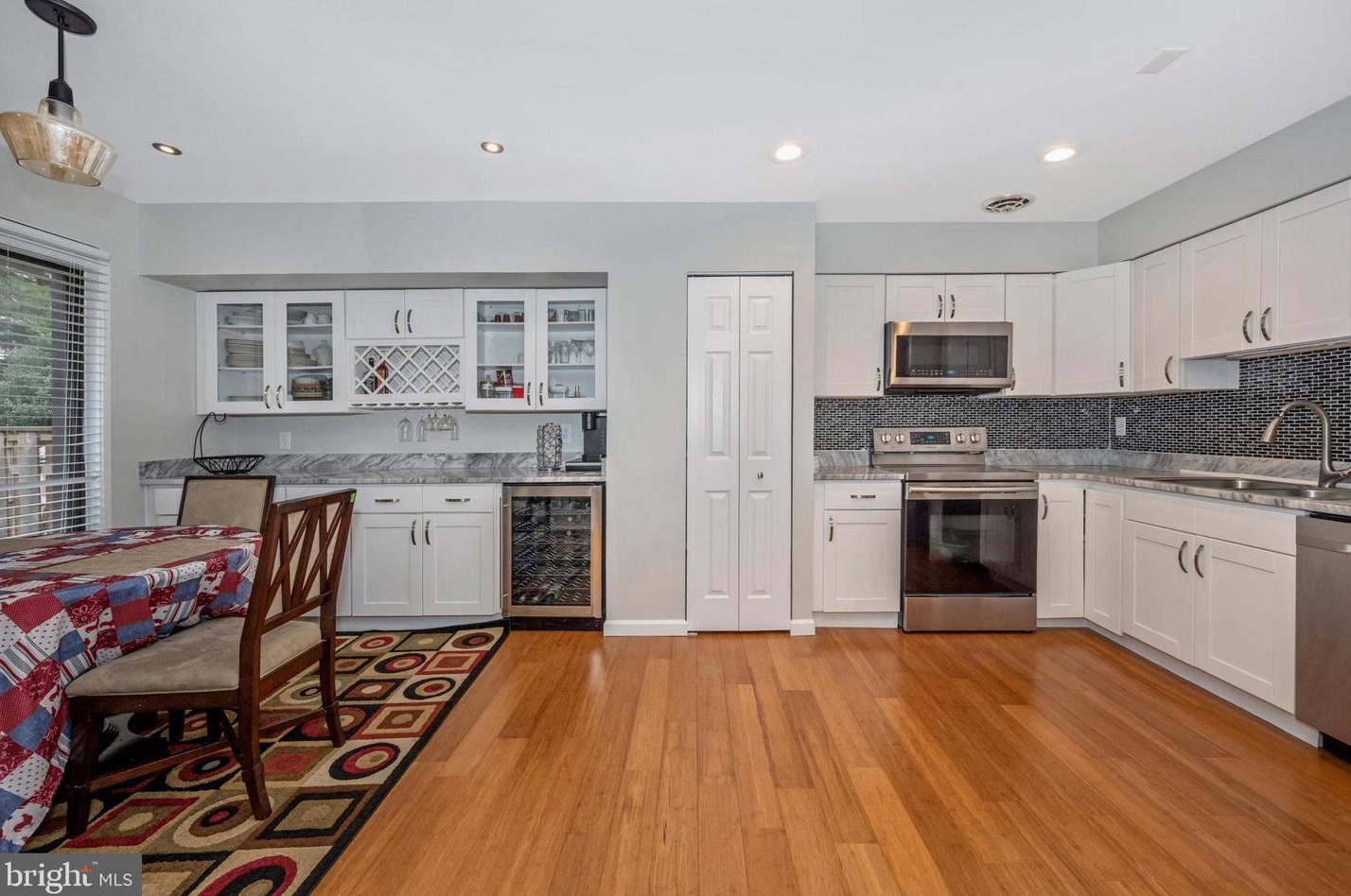 9846 Dairyton Ct, Gaithersburg MD 20886-1102 exterior