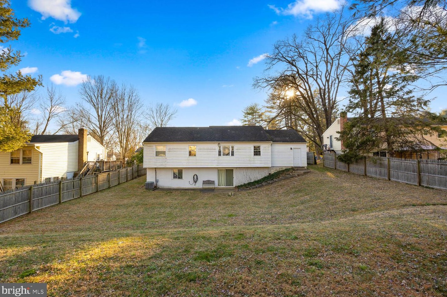 17909 Overwood Dr, Olney, MD 20832-2018