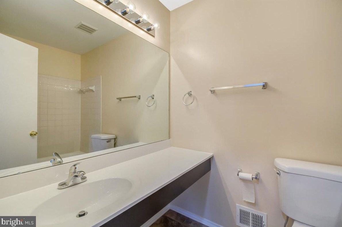 9842 Dairyton Ct, Gaithersburg MD 20886-1102 exterior