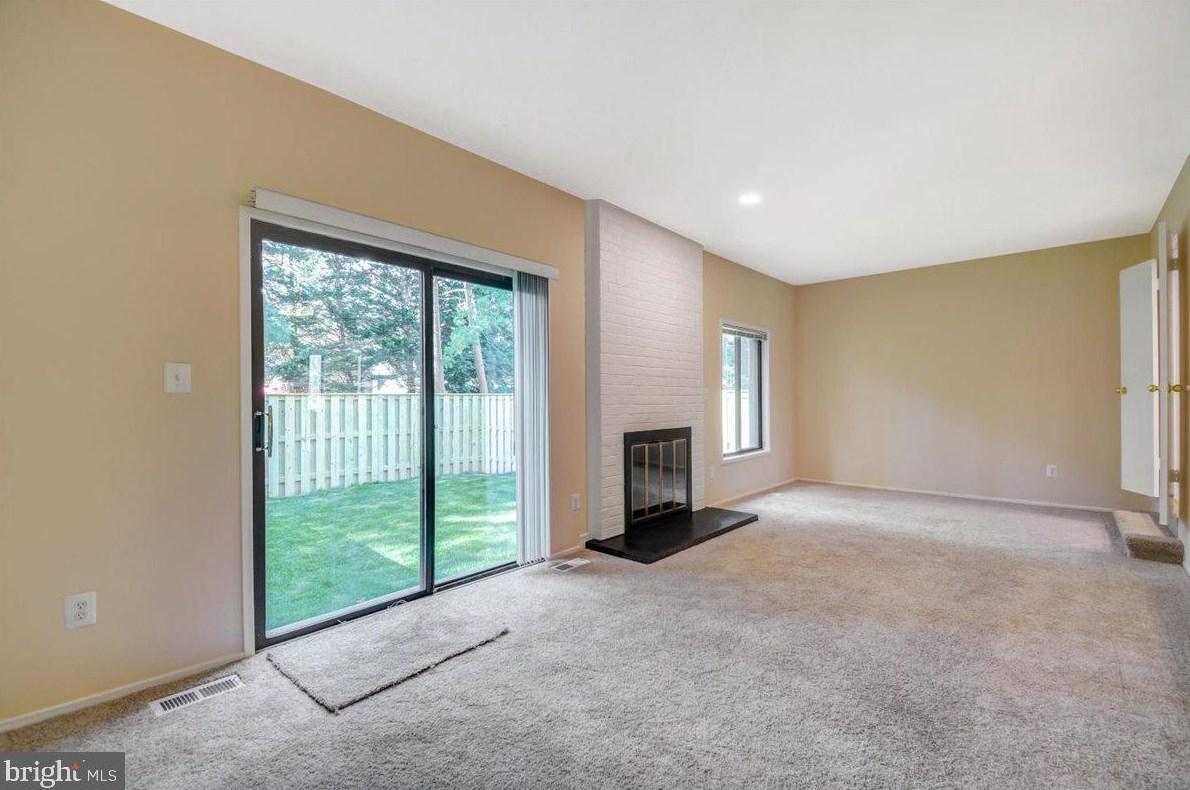 9842 Dairyton Ct, Gaithersburg MD 20886-1102 exterior