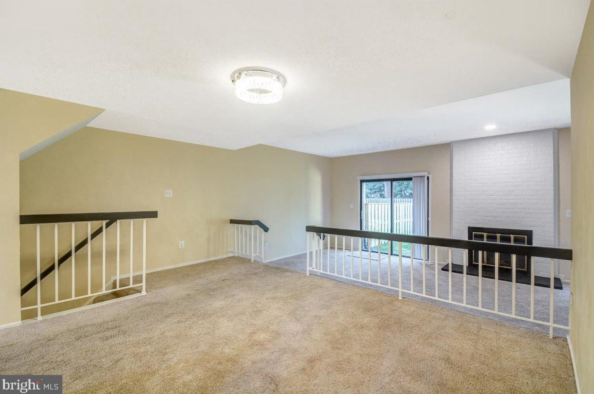 9842 Dairyton Ct, Gaithersburg MD 20886-1102 exterior