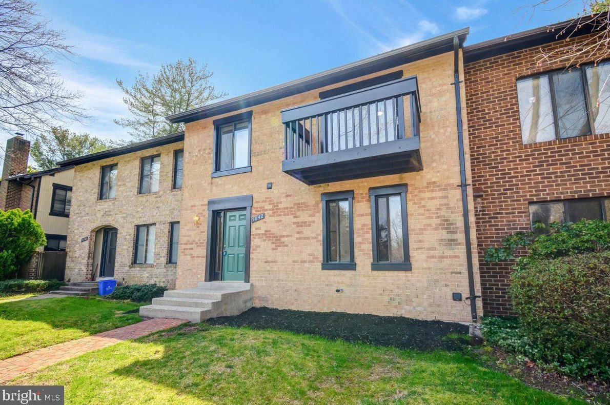 9842 Dairyton Ct, Gaithersburg, MD 20886-1102